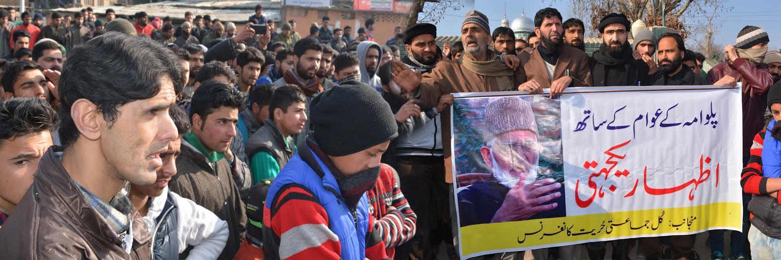 On Geelani’s appeal, people protests against Pulwama police: Hurriyat (G)